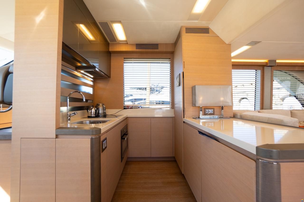 Monte Carlo Yachts 70