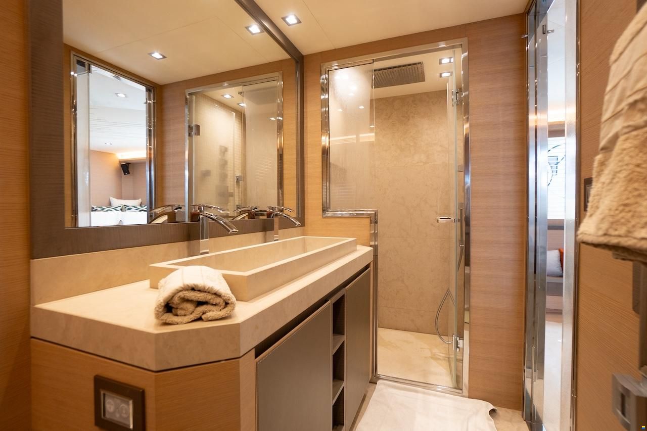 Monte Carlo Yachts 70