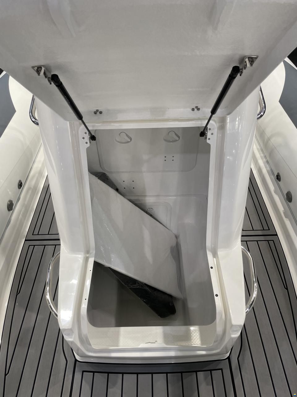 Grand Golden Line G750