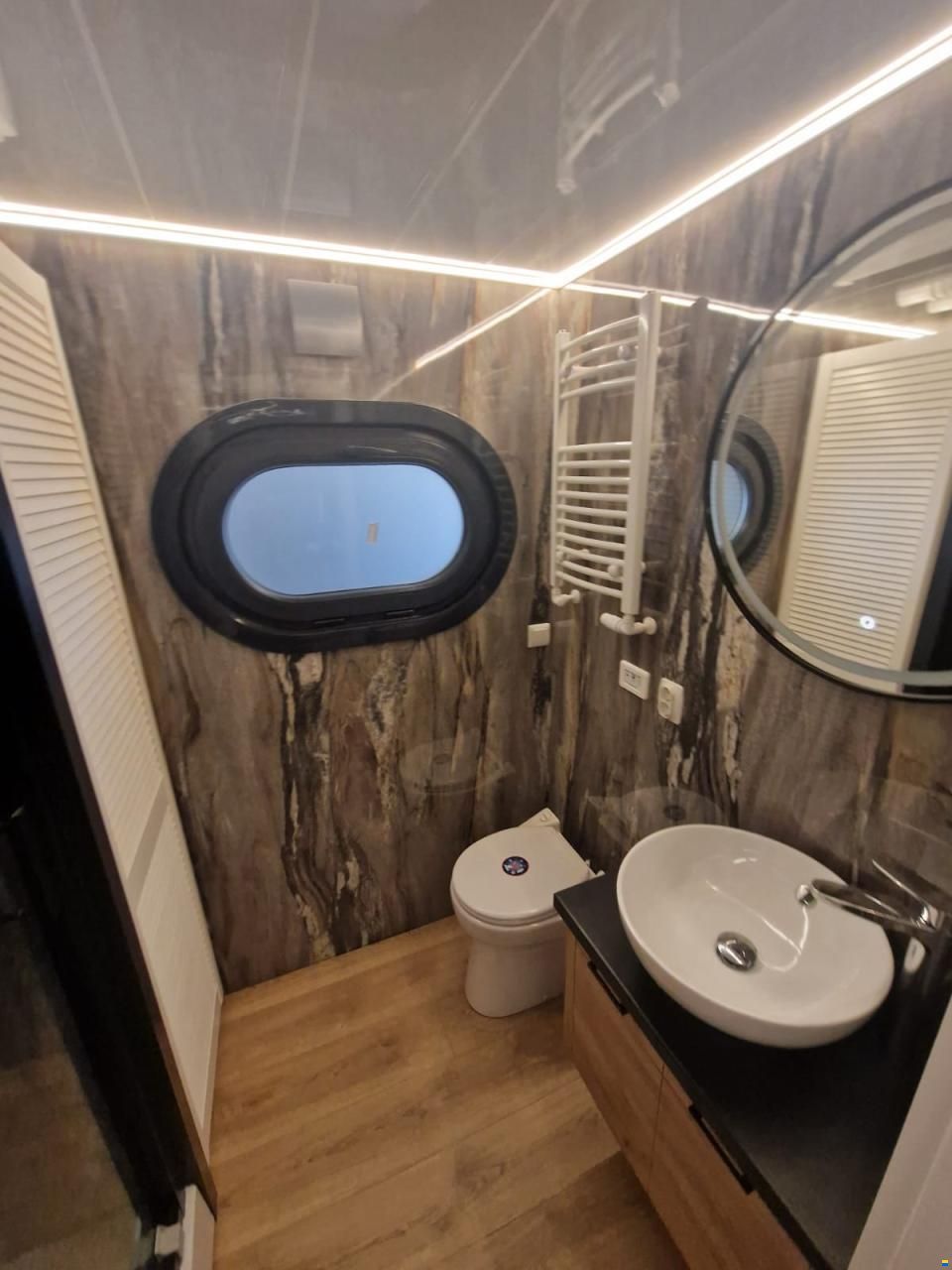 CampiBoat Campi 460 Ihr schwimmendes Zuhause Sauna