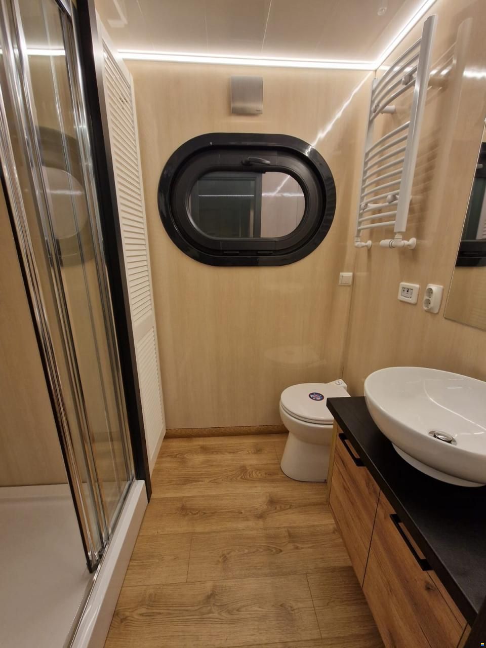 CampiBoat Campi 460 Ihr schwimmendes Zuhause Sauna