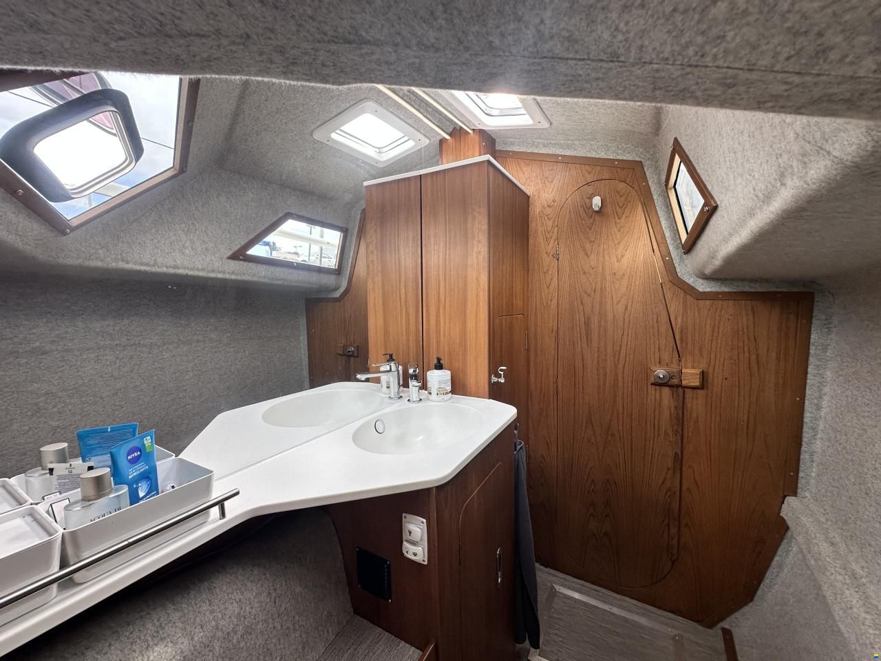 Prout Snowgoose 37