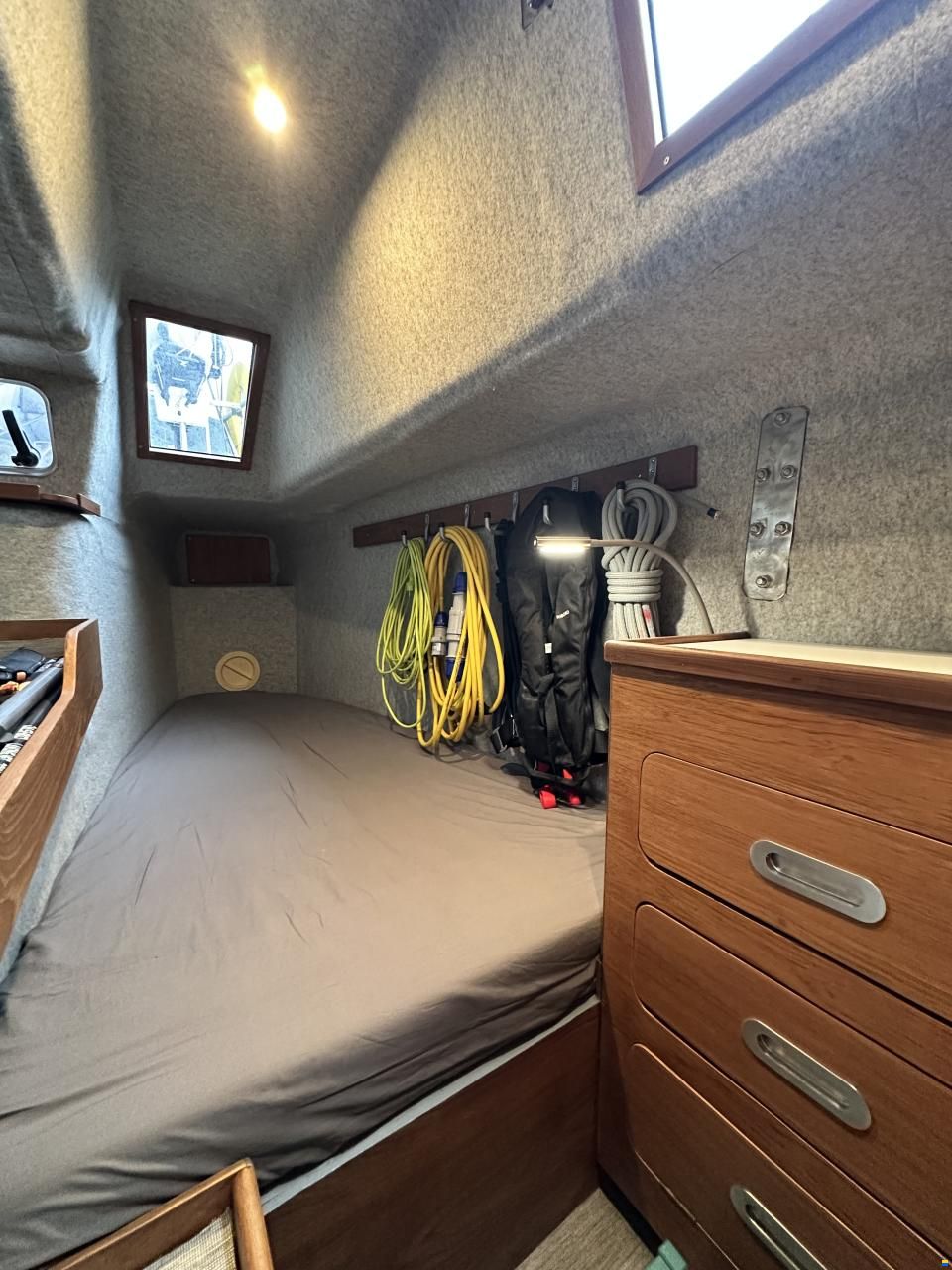 Prout Snowgoose 37