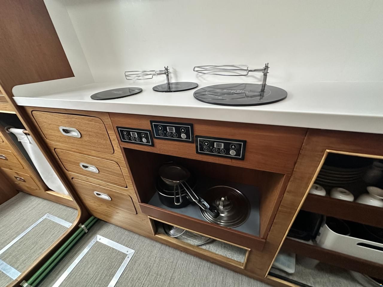 Prout Snowgoose 37