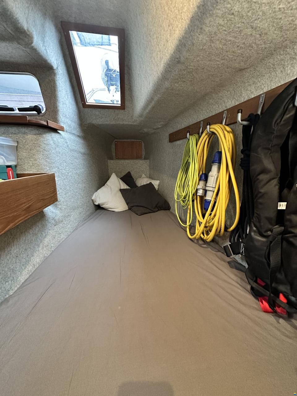 Prout Snowgoose 37