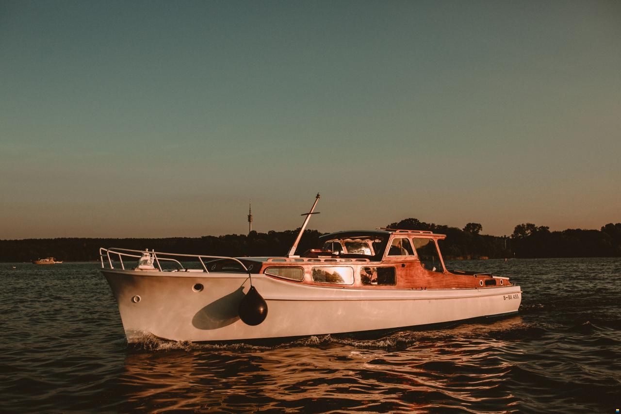 Cammenga Zeitlose Motoryacht