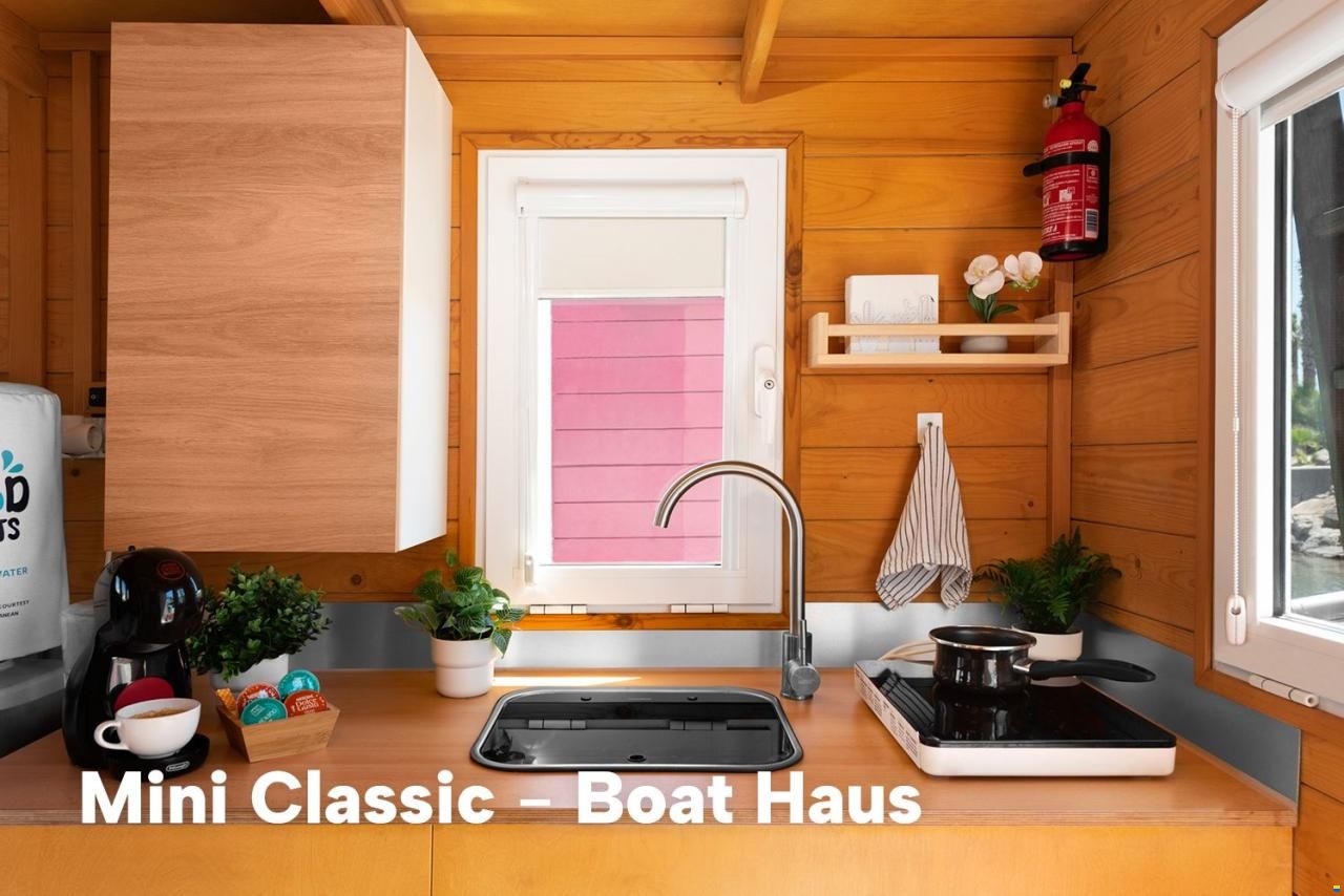 Boat Haus Mediterranean 6x3 Classic Hous