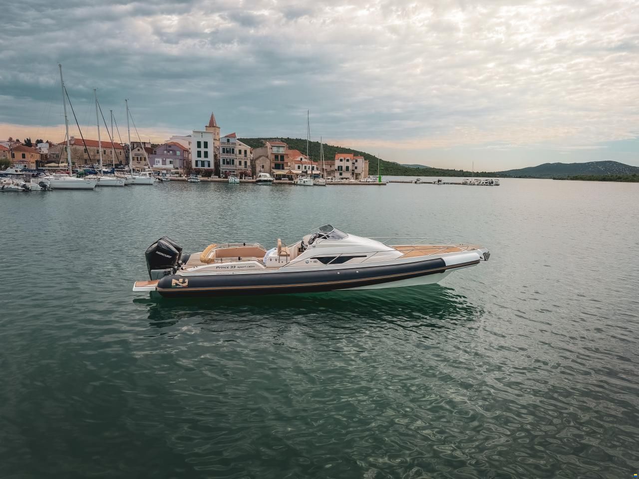 Nuova Jolly Prince 33 Sport Cabin