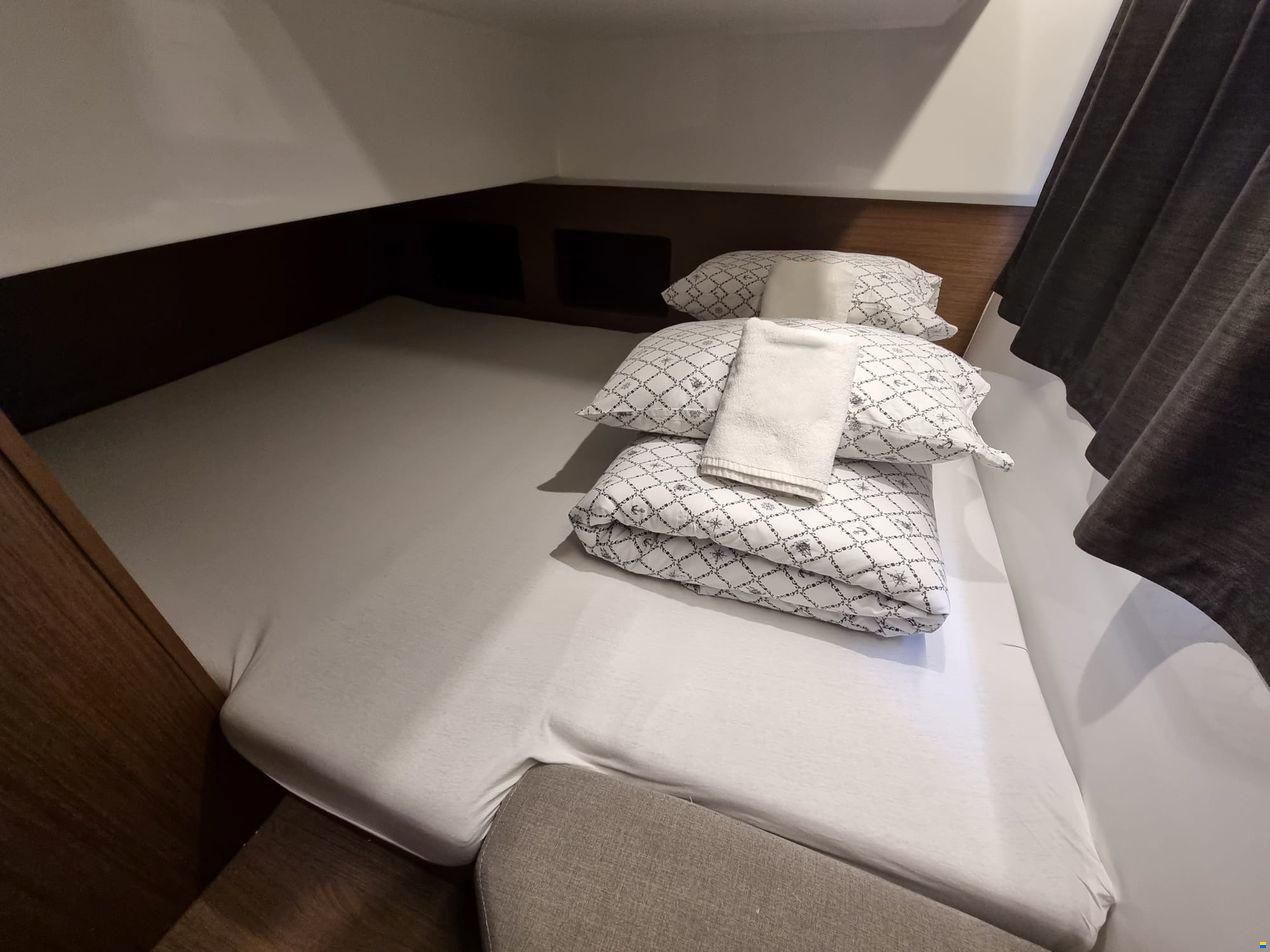 Beneteau Antares 9