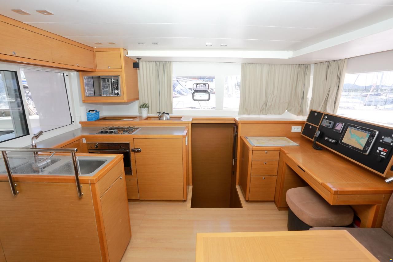 Lagoon 450