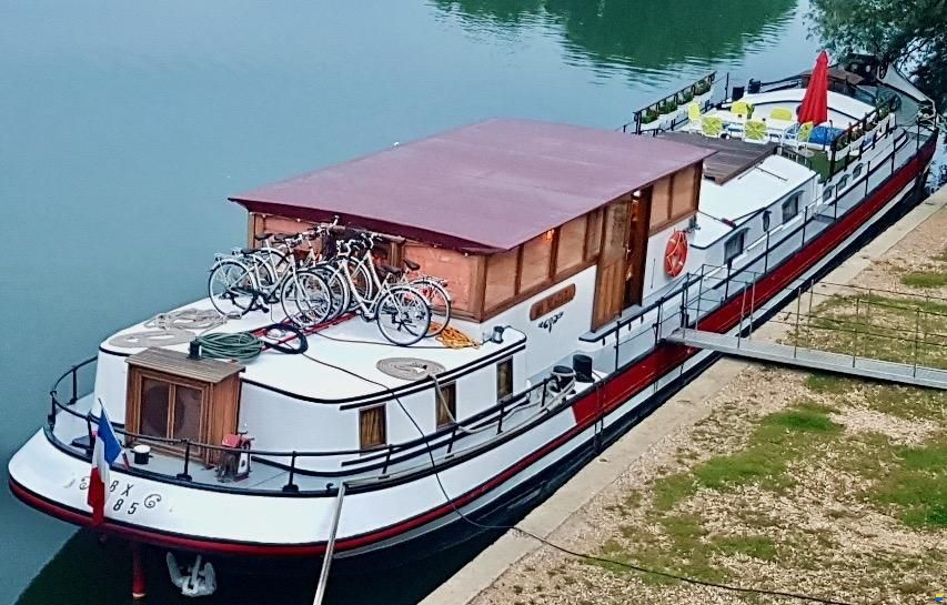 30m charmantes Wohnschiff mit Pool
