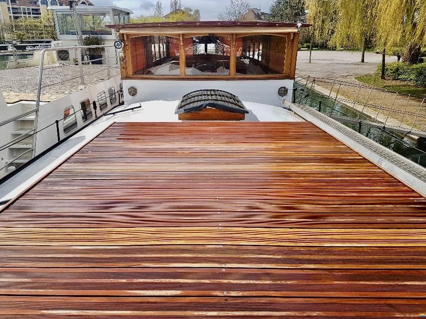 30m charmantes Wohnschiff mit Pool