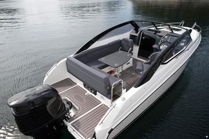 Parker 630 Day Cruiser