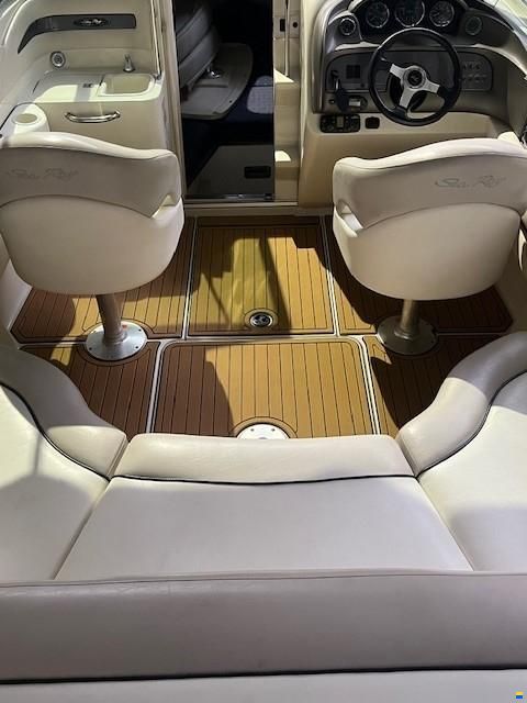 Sea Ray 240 SSE Sunsport m. 350 MAG MPI Bravo II