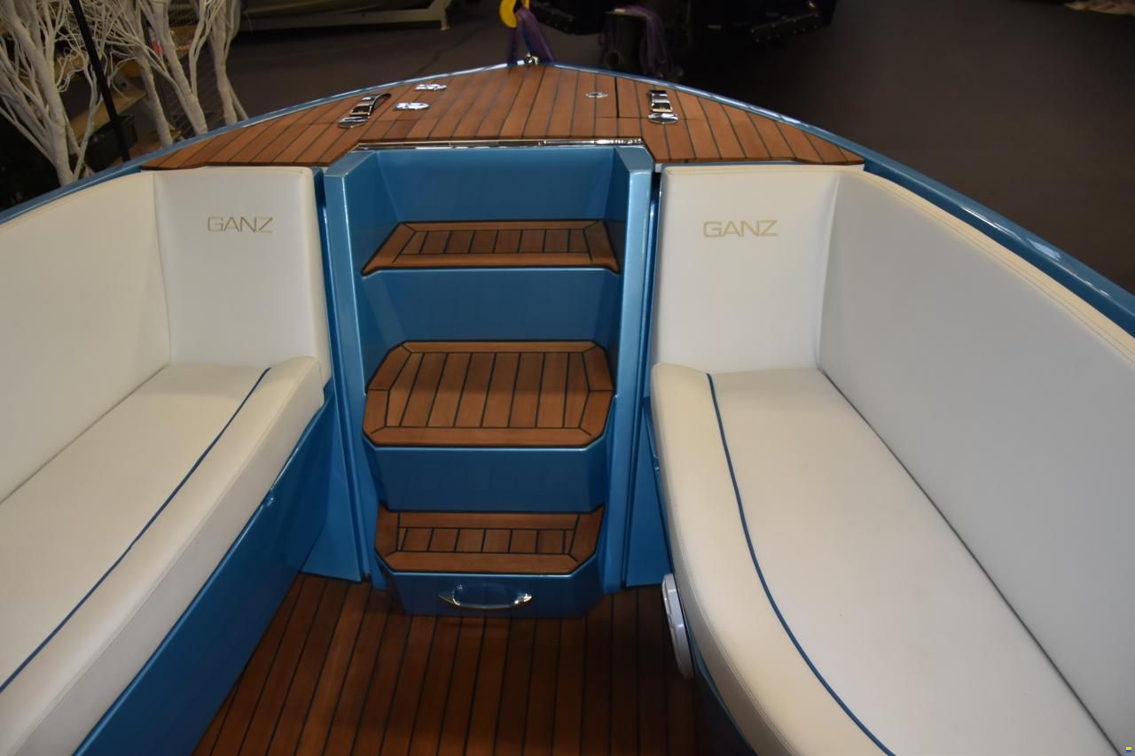 Ganz Boats Ovation 7.6 Open