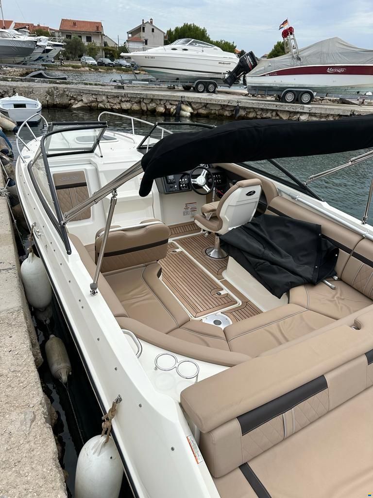Sea Ray 250 SSE