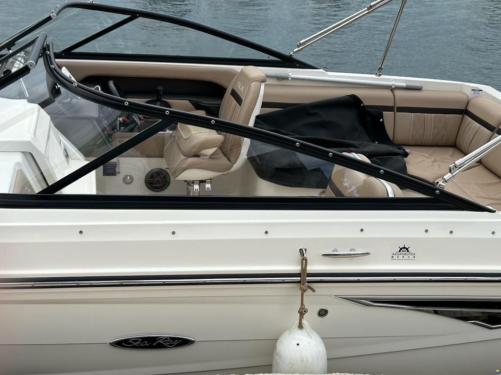 Sea Ray 250 SSE