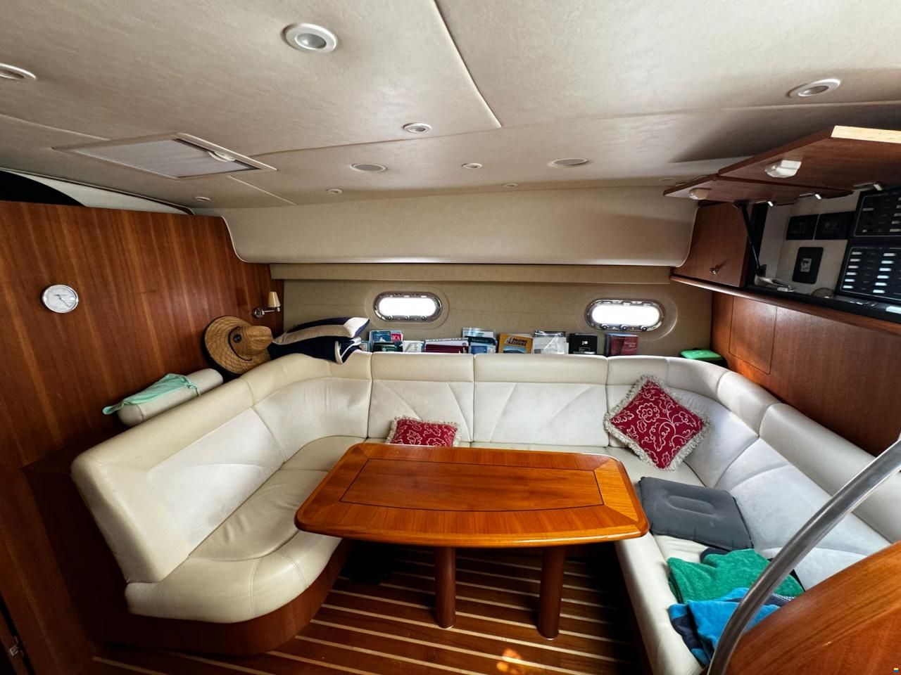 Tiara Sovran 4300