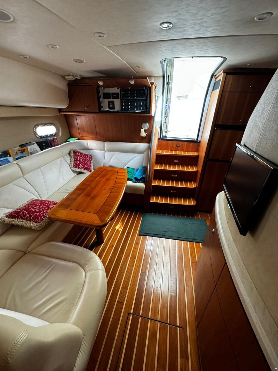 Tiara Sovran 4300