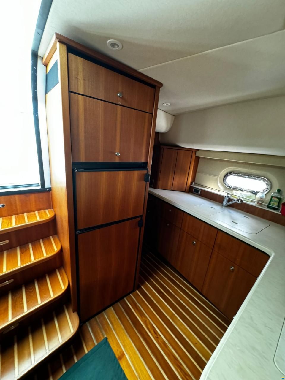 Tiara Sovran 4300