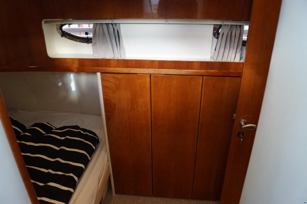 Pershing 54