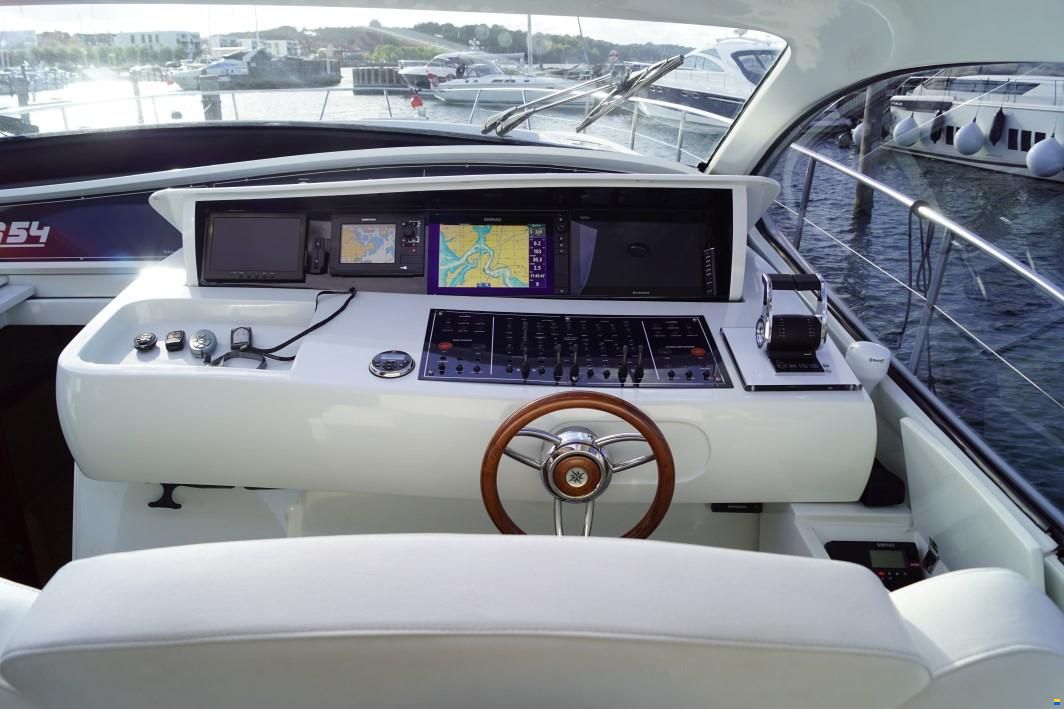 Pershing 54