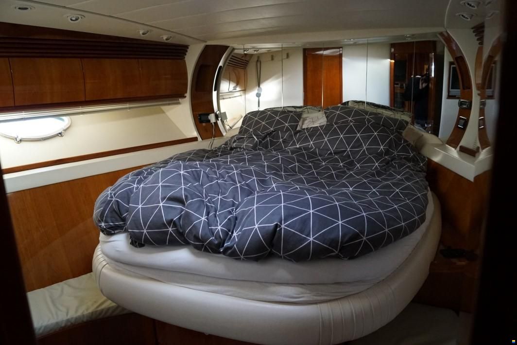 Pershing 54