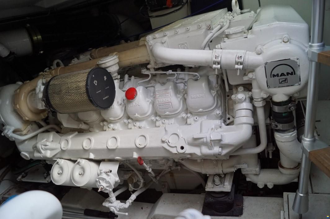 Pershing 54