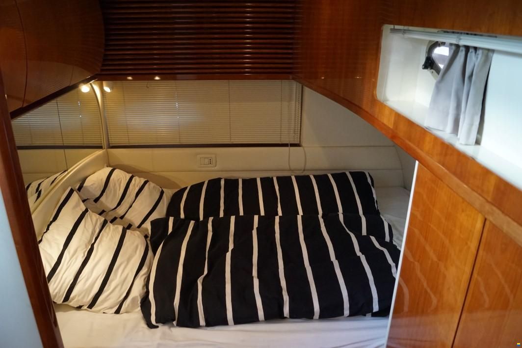 Pershing 54