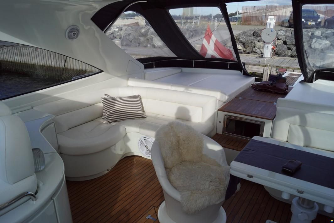 Pershing 54
