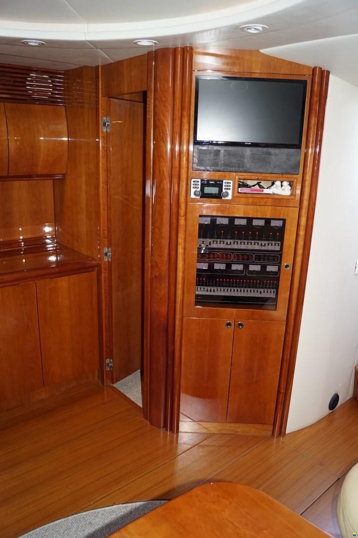 Pershing 54