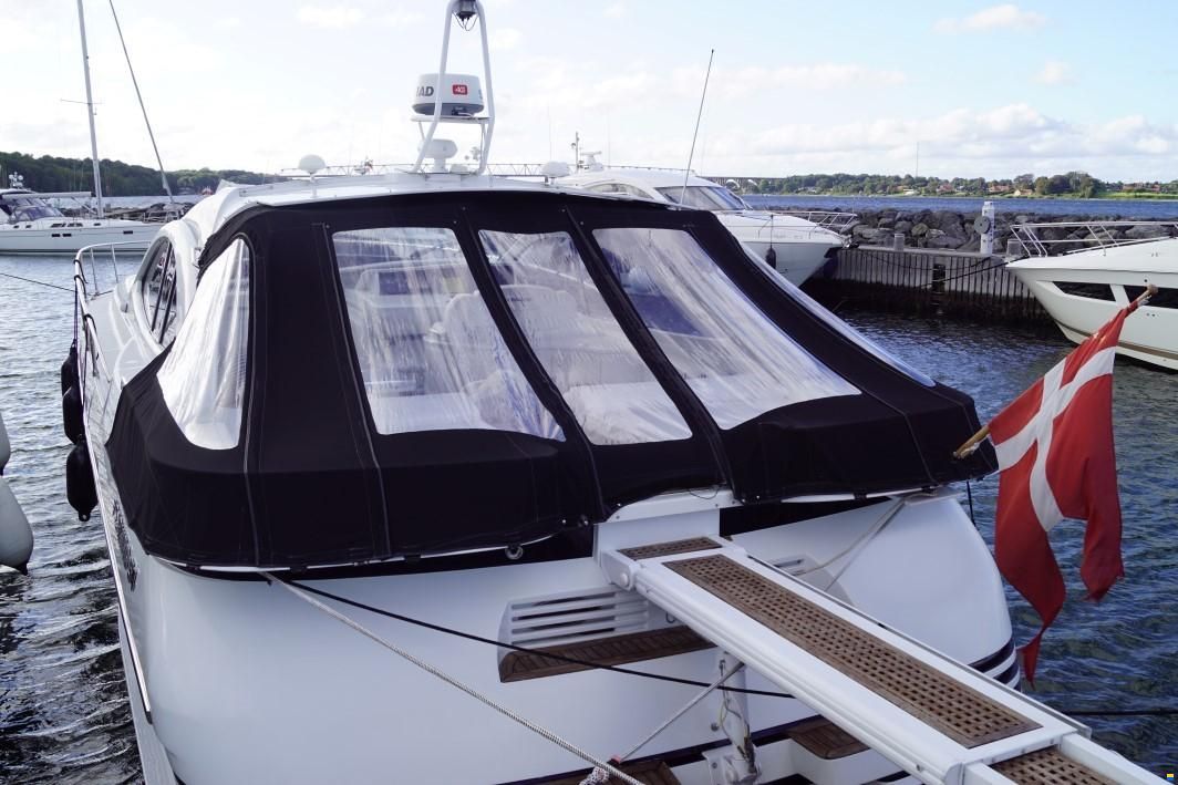 Pershing 54