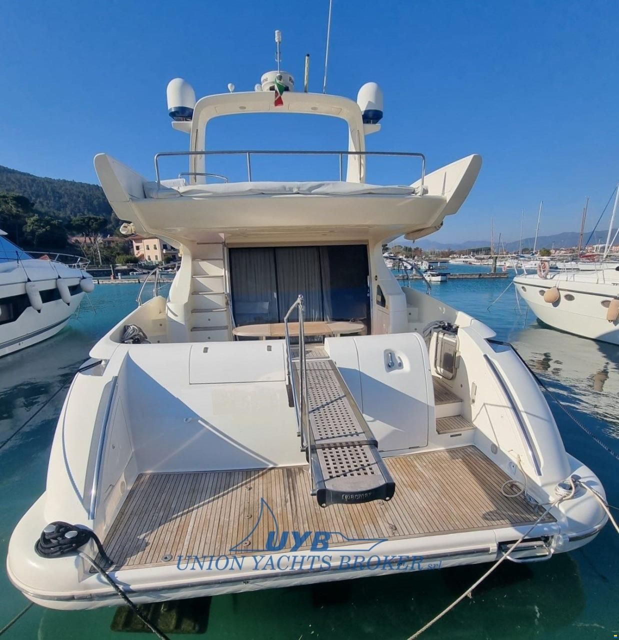 Azimut 62