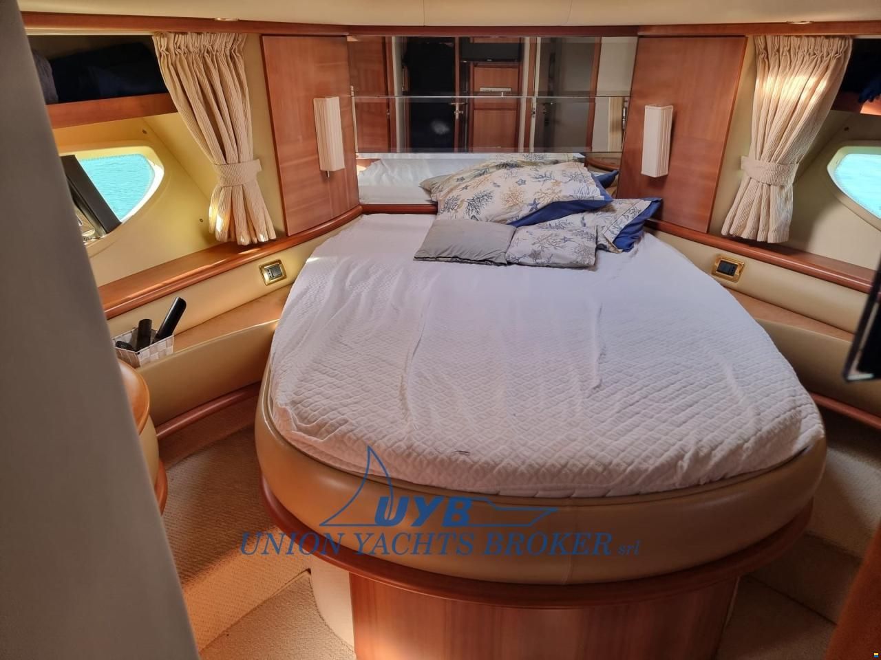Azimut 62