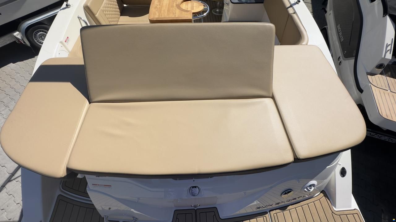 Sea Ray Sunsport (SSE) 230 & Trailer (1. Hand)