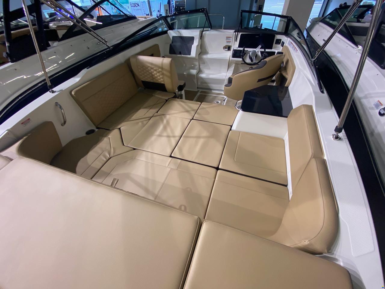 Sea Ray Sunsport (SSE) 230 & Trailer (1. Hand)