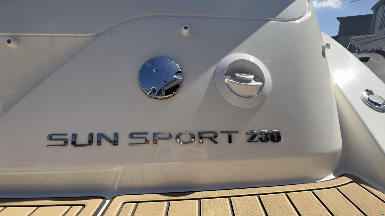 Sea Ray Sunsport (SSE) 230 & Trailer (1. Hand)