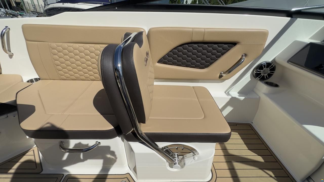 Sea Ray Sunsport (SSE) 230 & Trailer (1. Hand)