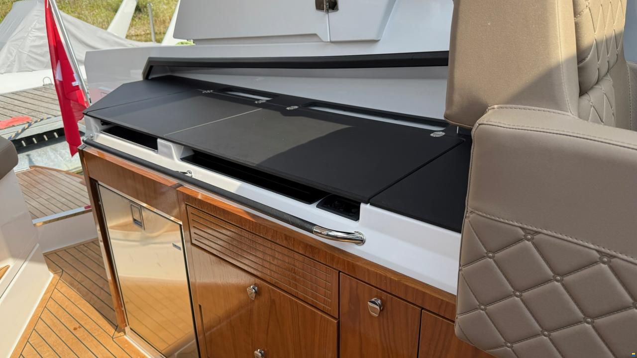Aquador 300 Hard Top