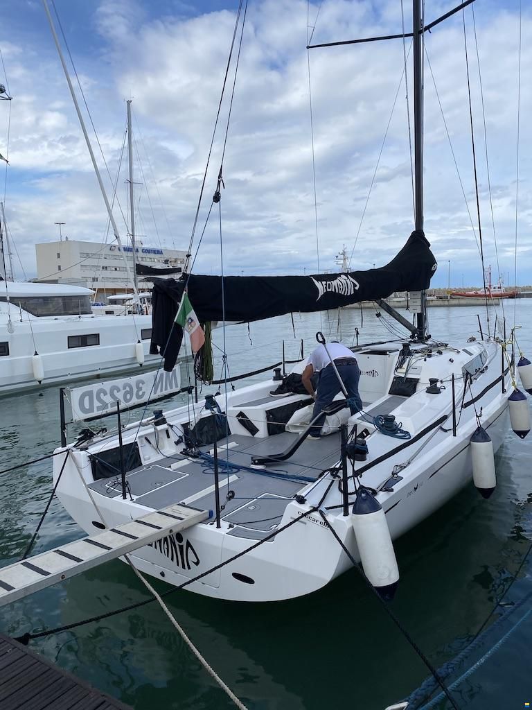 Neo Yachts 350