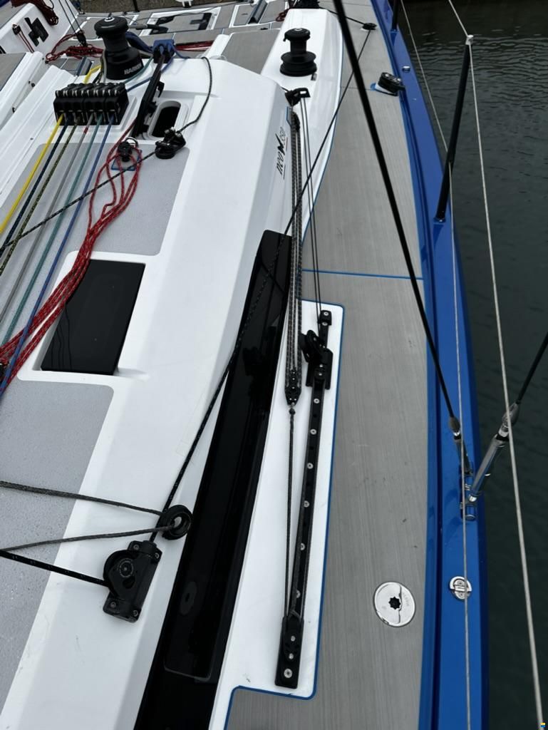 Neo Yachts 350
