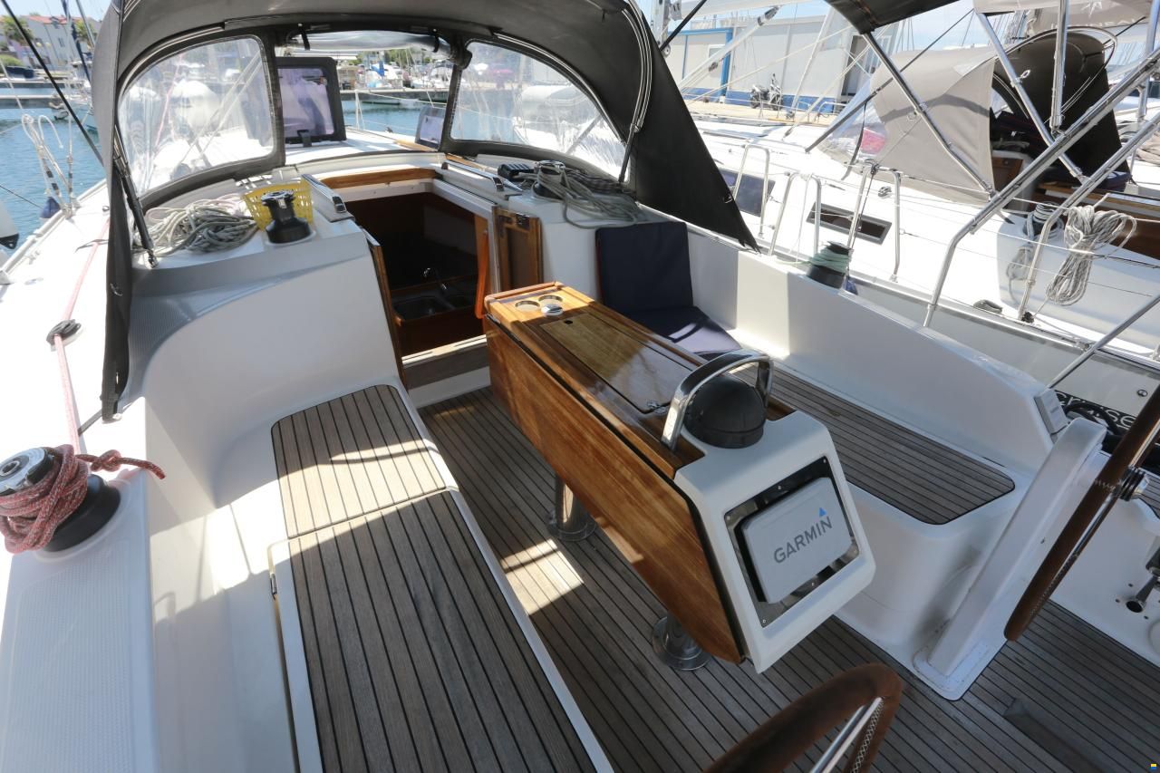 Bavaria Cruiser 37