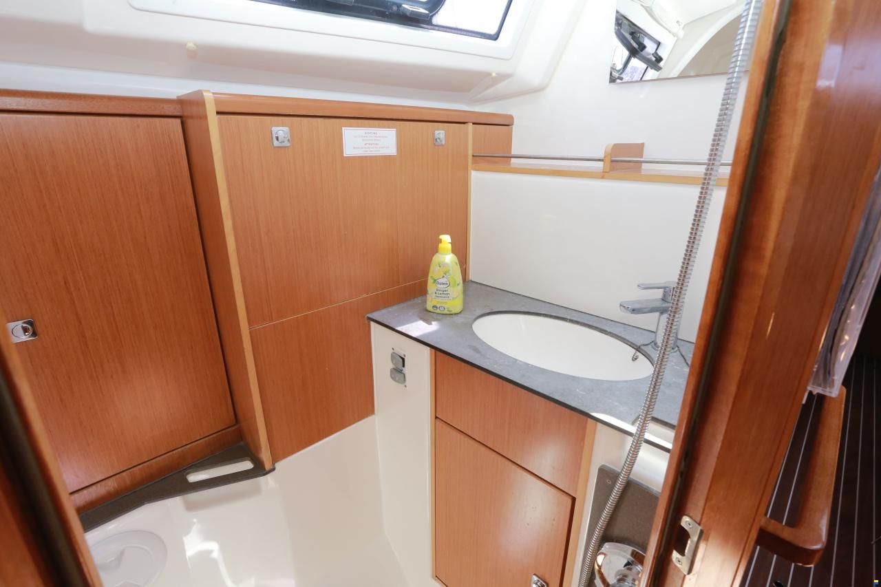 Bavaria Cruiser 37