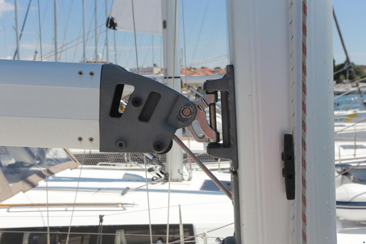 Bavaria Cruiser 37