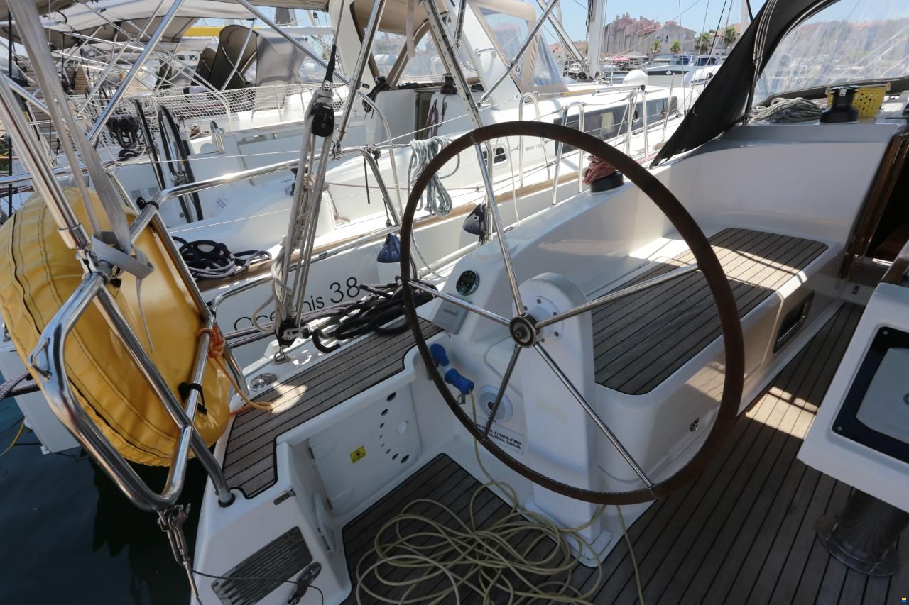 Bavaria Cruiser 37