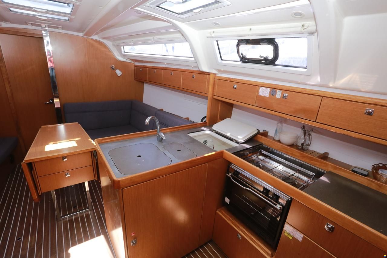 Bavaria Cruiser 37