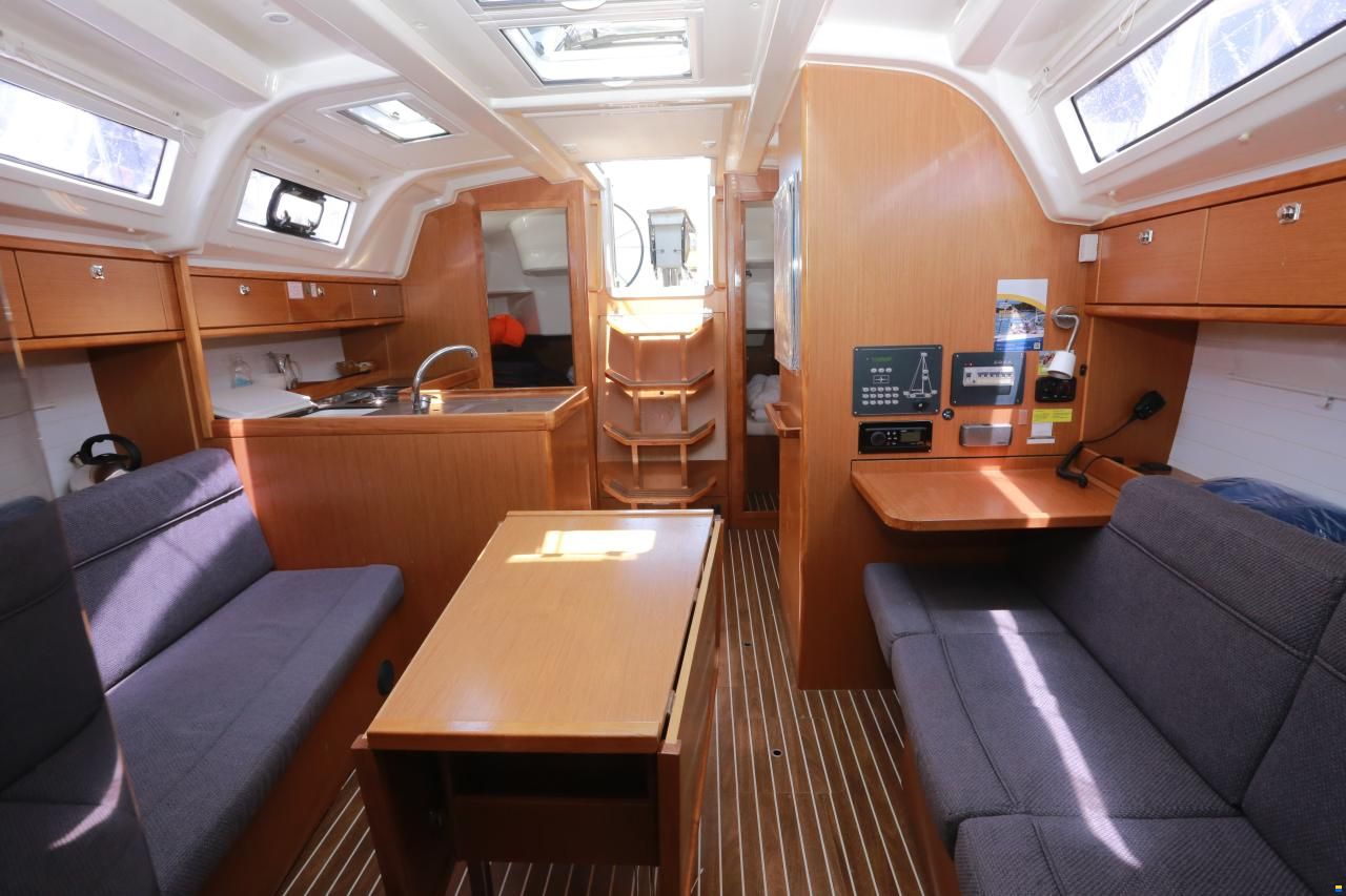 Bavaria Cruiser 37