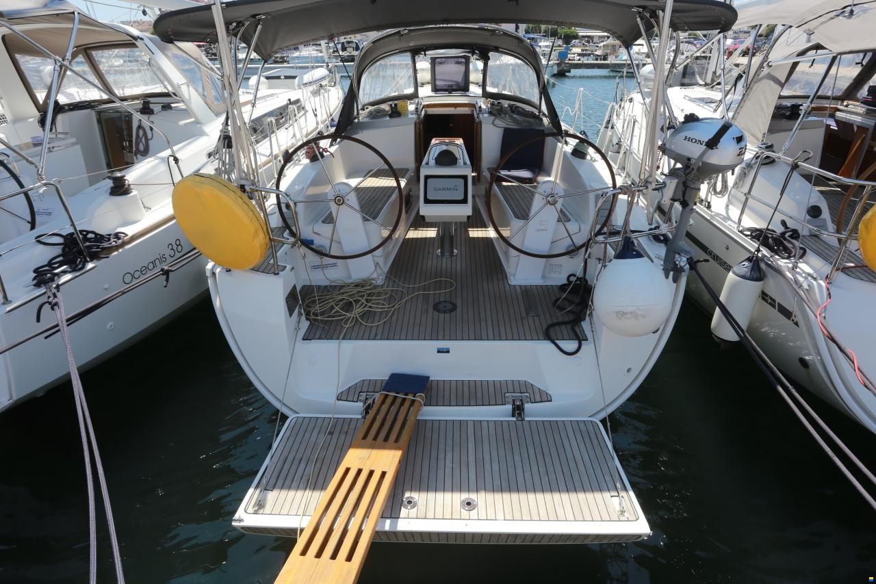 Bavaria Cruiser 37