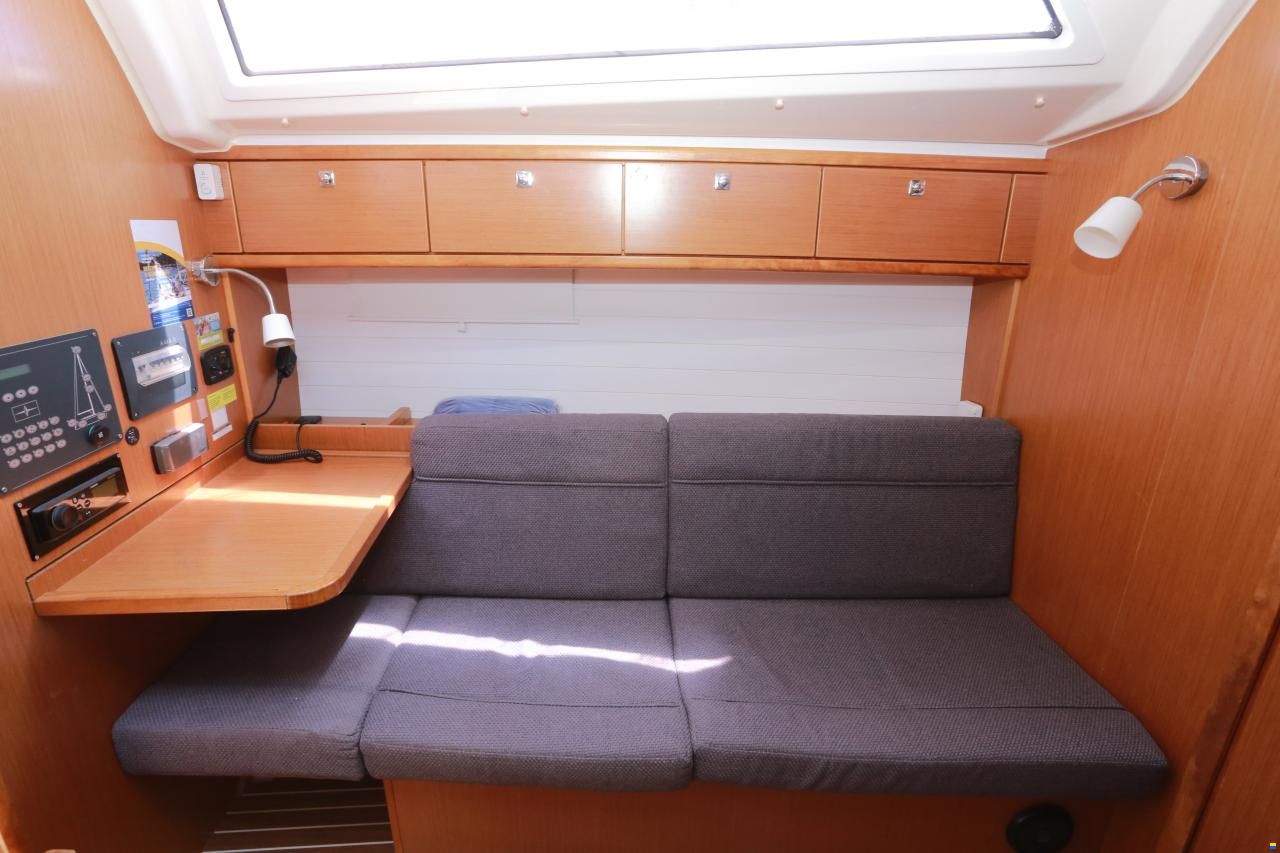Bavaria Cruiser 37
