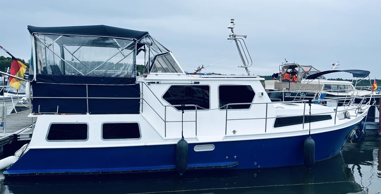 Motoryacht Hausboot Refit Liegeplatz